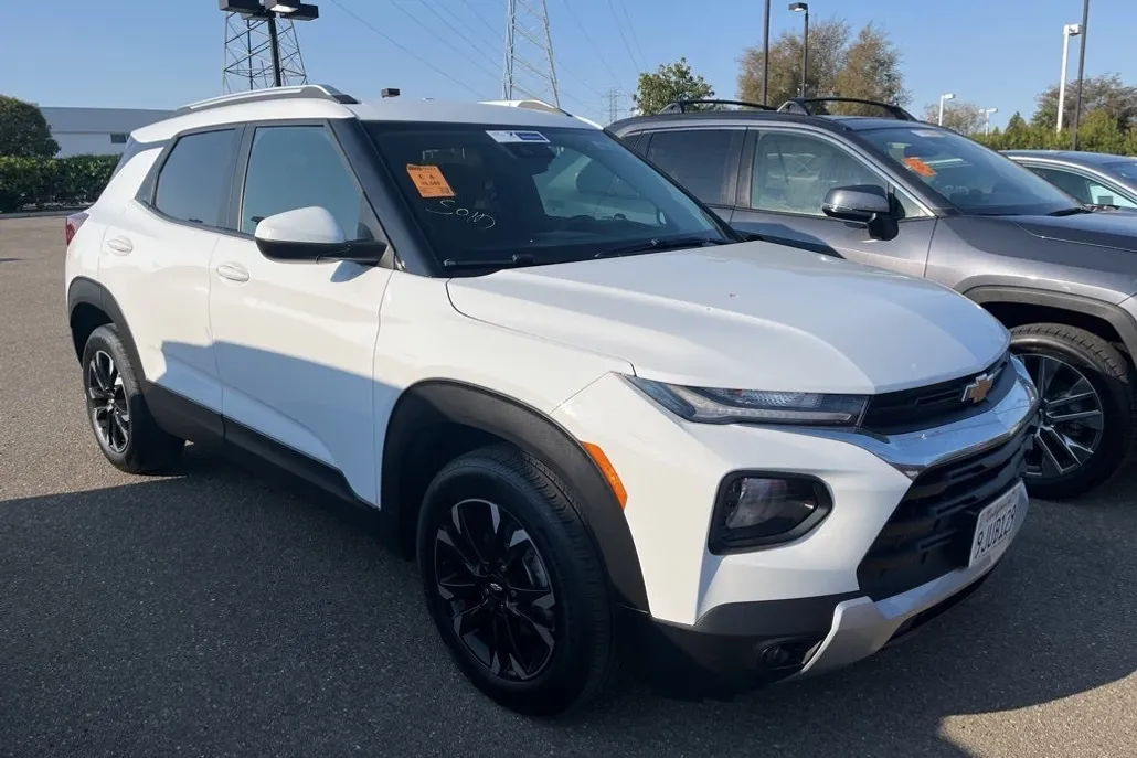 2023 Chevrolet Trailblazer LT photo 1