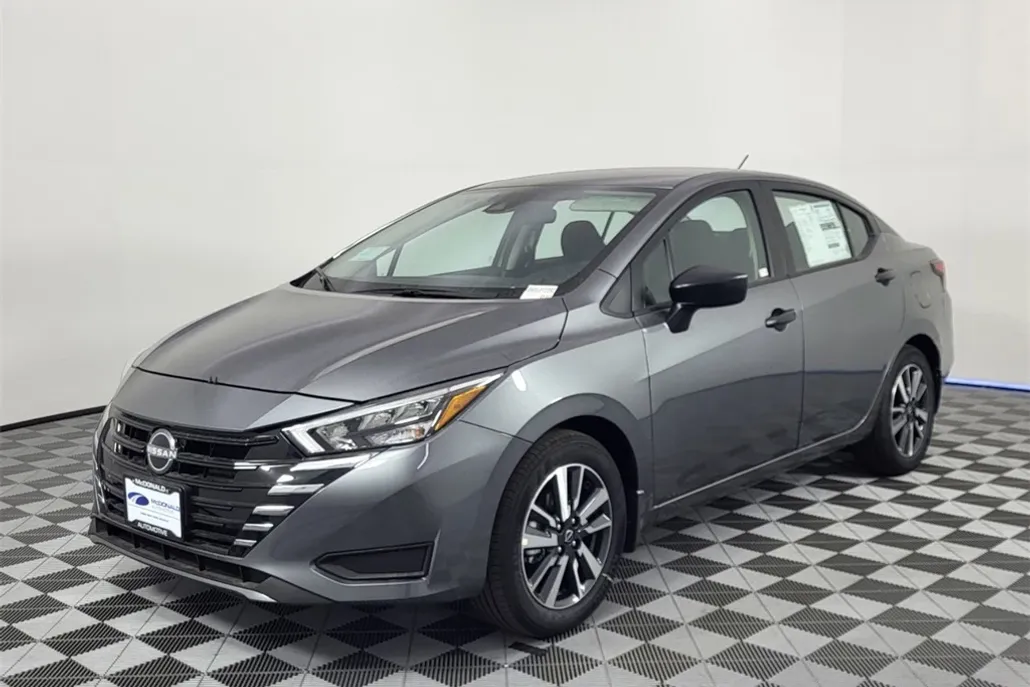 2025 Nissan Versa S photo 1
