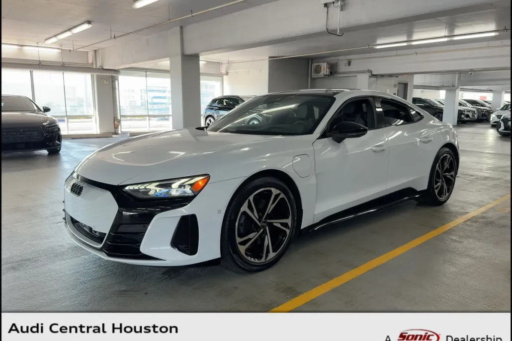2023 Audi e-tron GT Prestige photo 1