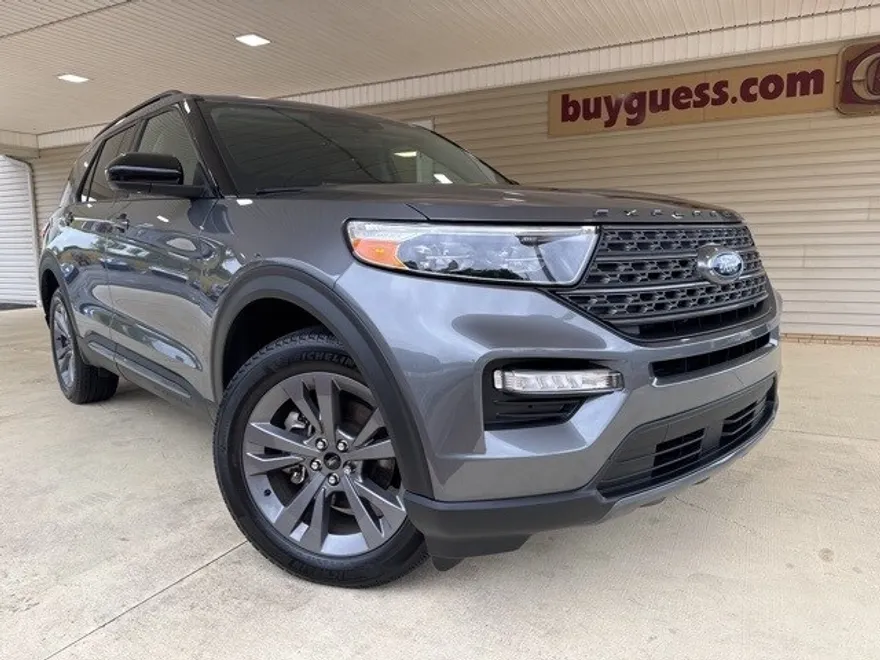 2023 Ford Explorer XLT photo 1