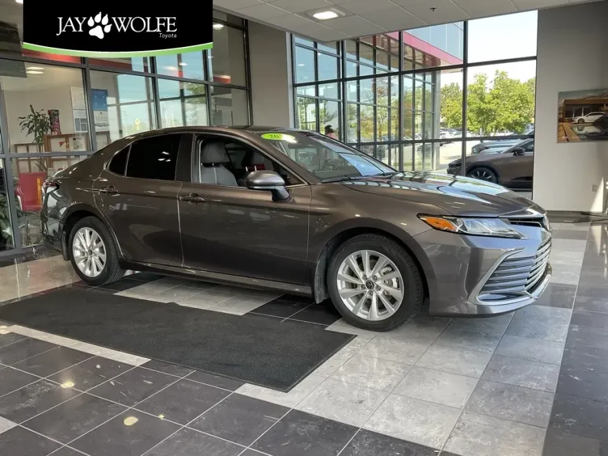 2023 Toyota Camry LE photo 1