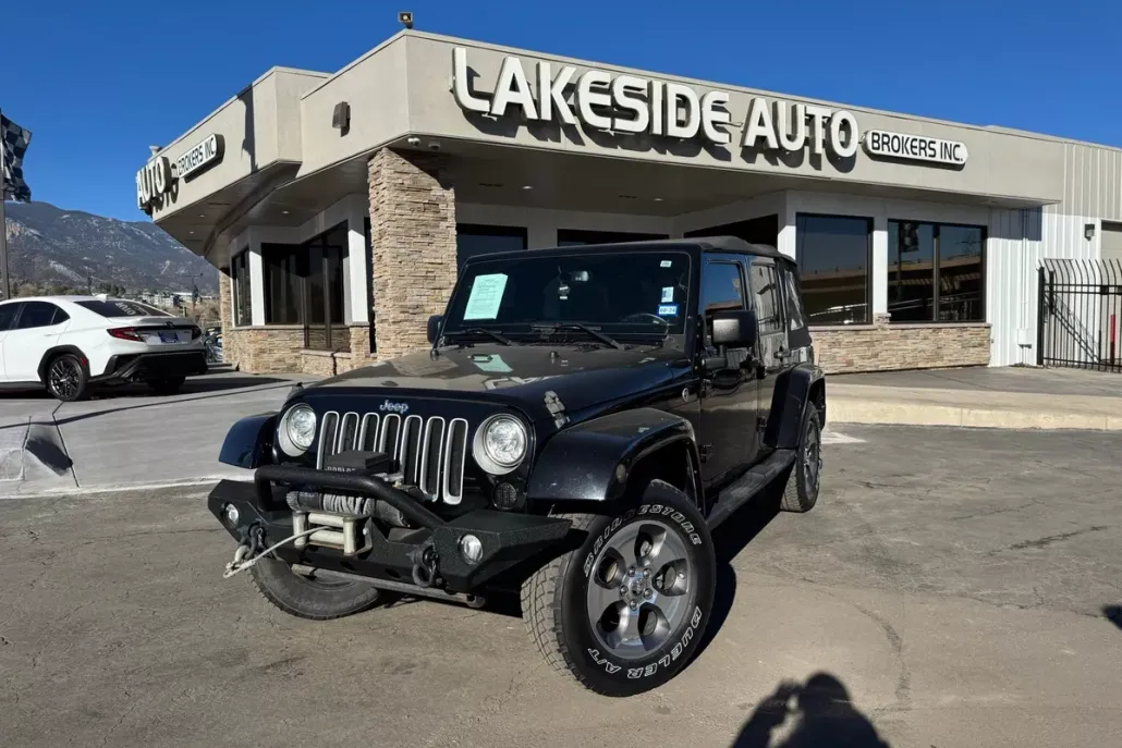 2017 Jeep Wrangler Unlimited Sahara photo 1