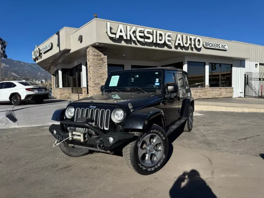 2017 Jeep Wrangler Unlimited Sahara photo 1