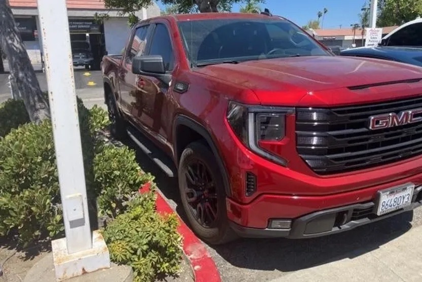 2024 Gmc Sierra 1500 Elevation photo 1