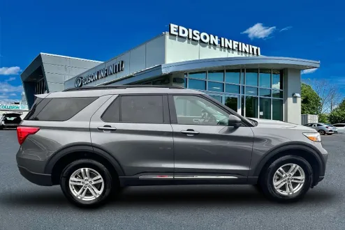 2023 Ford Explorer XLT photo 3