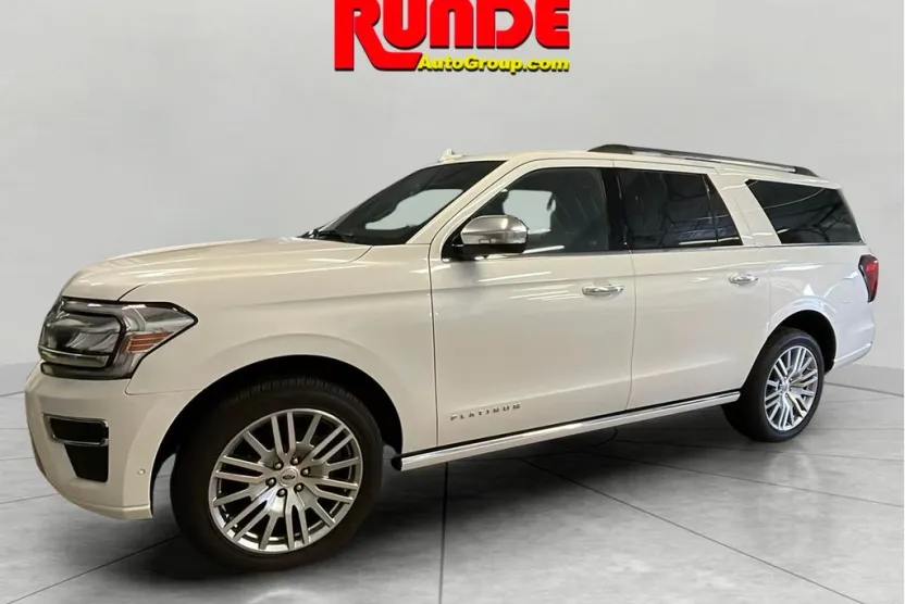 2024 Ford Expedition MAX Platinum photo 1