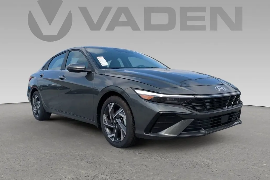 2025 Hyundai Elantra SEL Sport photo 1