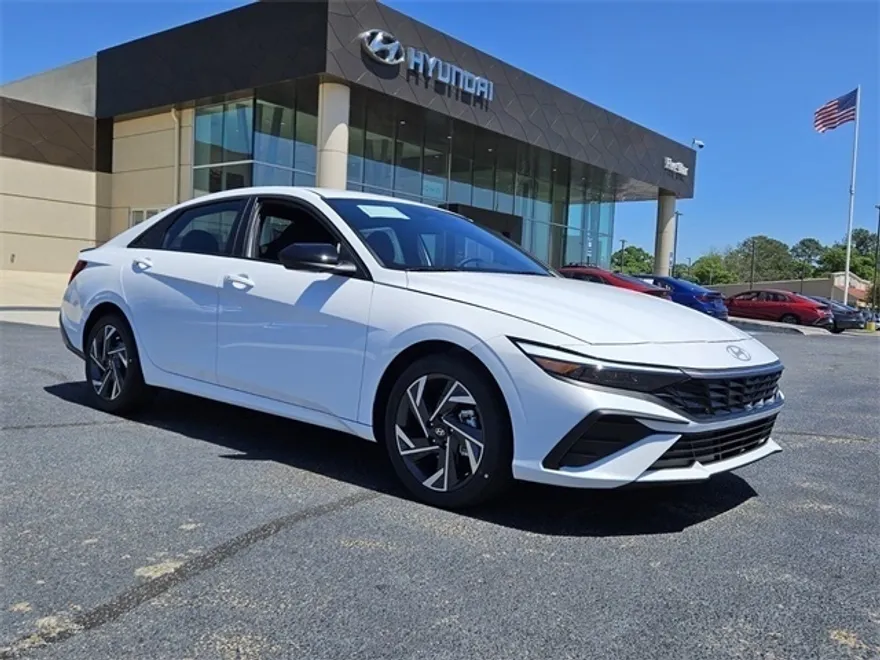2025 Hyundai Elantra SEL Sport photo 1