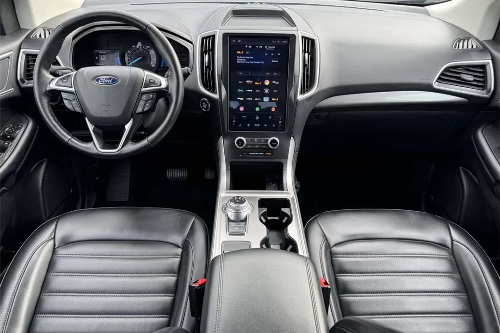 2024 Ford Edge SEL photo 1