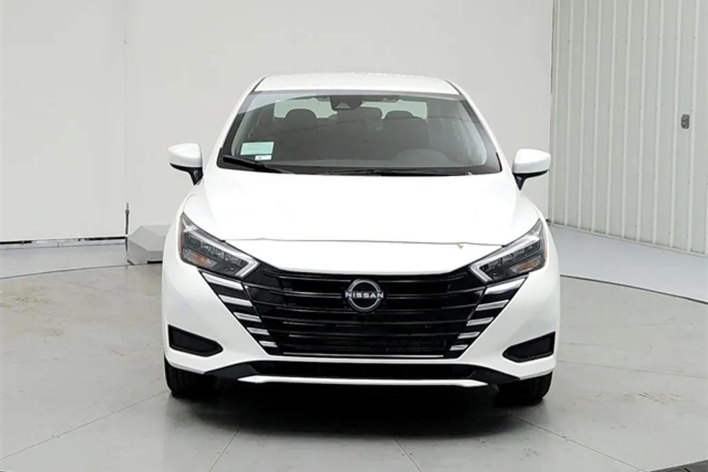 2025 Nissan Versa 1.6 SV photo 1