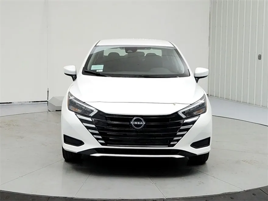 2025 Nissan Versa 1.6 SV photo 1