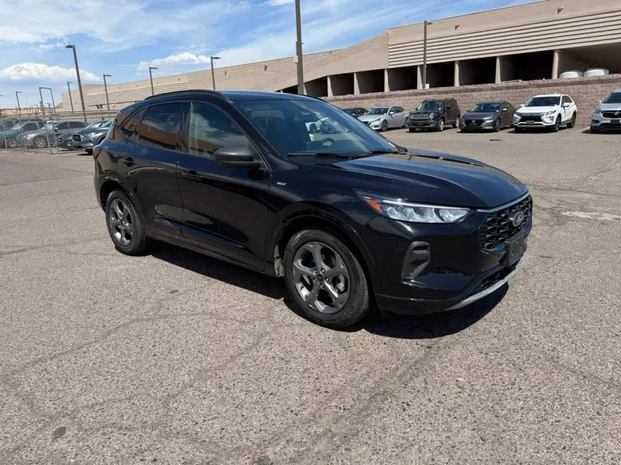 2023 Ford Escape ST-Line photo 1