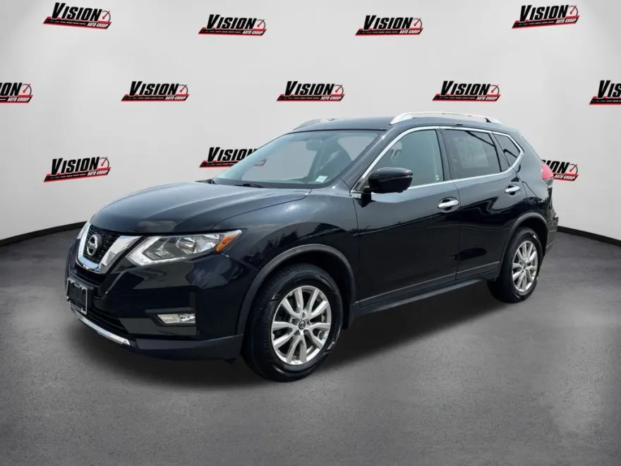 2017 Nissan Rogue SV photo 1