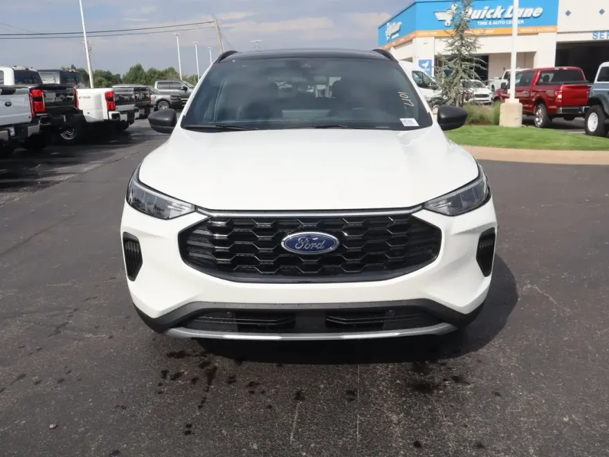 2025 Ford Escape ST-Line photo 1