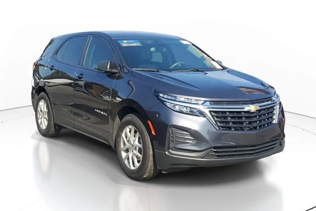 2022 Chevrolet Equinox LS photo 1