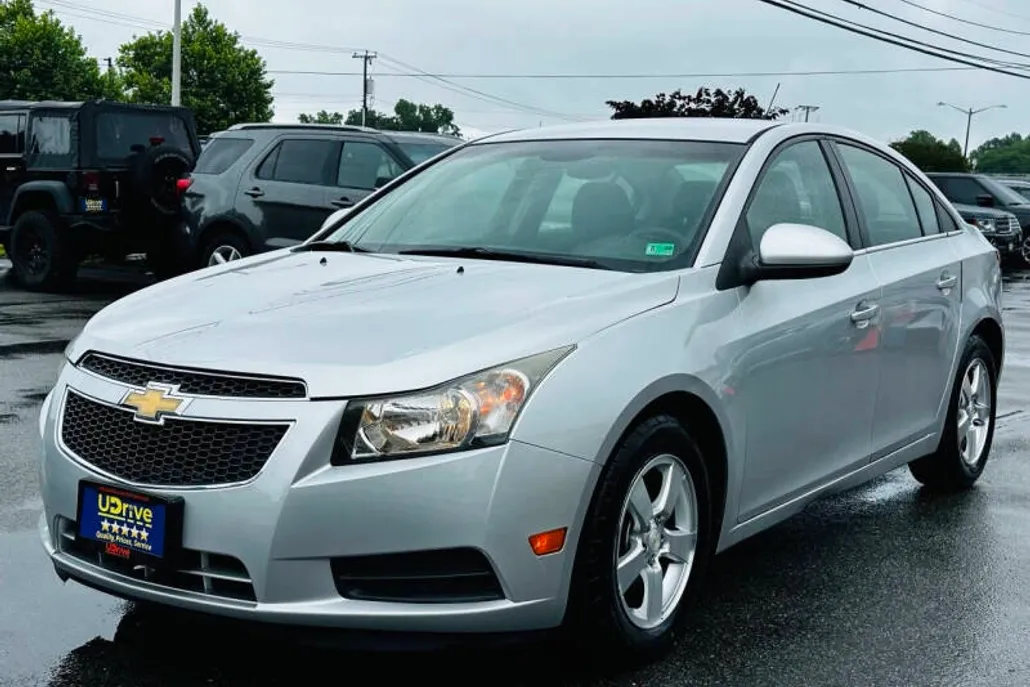2011 Chevrolet Cruze LT photo 1