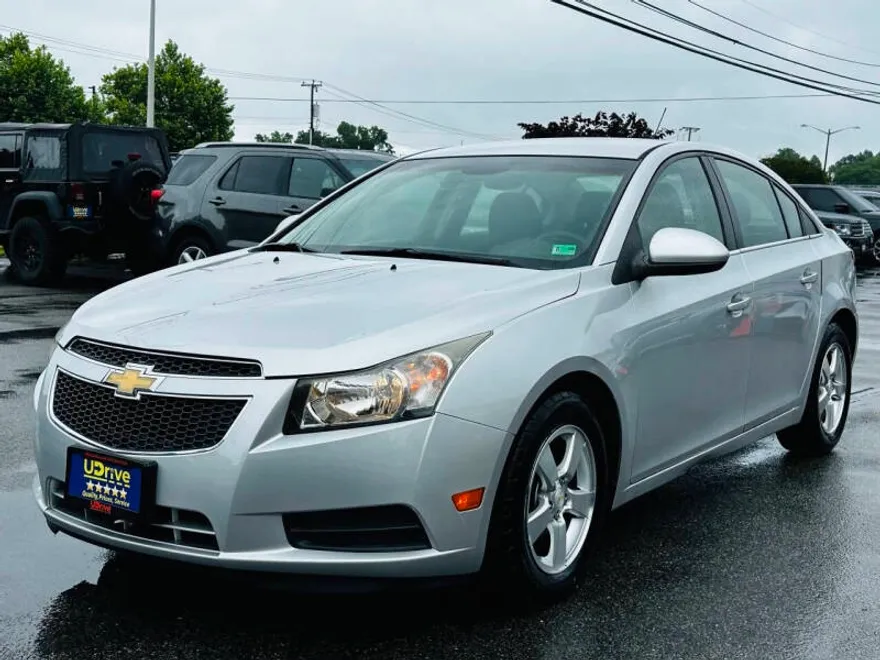 2011 Chevrolet Cruze LT photo 1