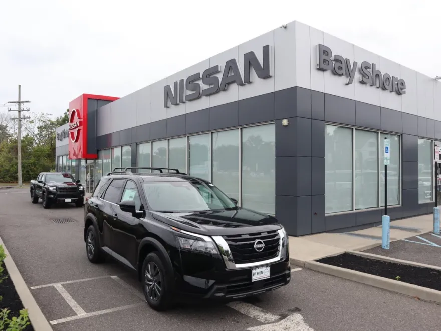 2025 Nissan Pathfinder SV photo 1