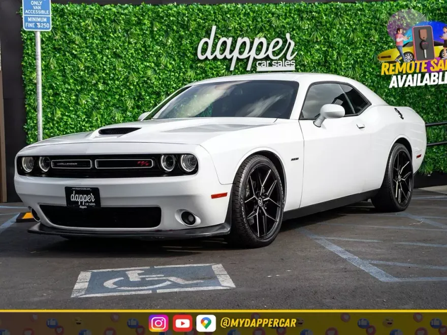 2019 Dodge Challenger R/T photo 1