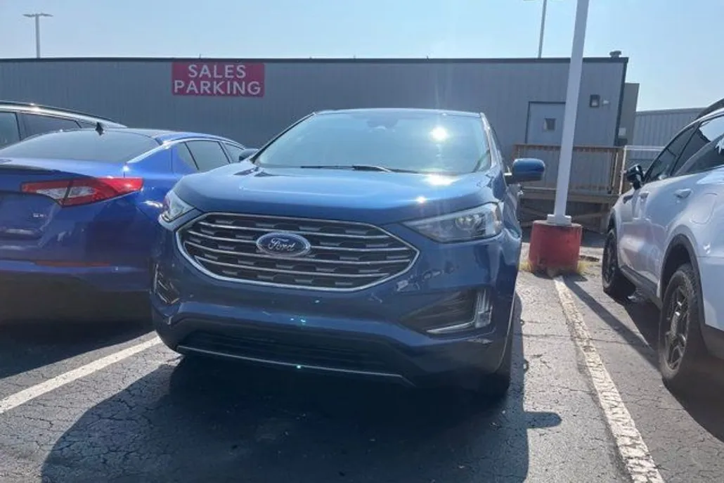 2022 Ford Edge SEL photo 1