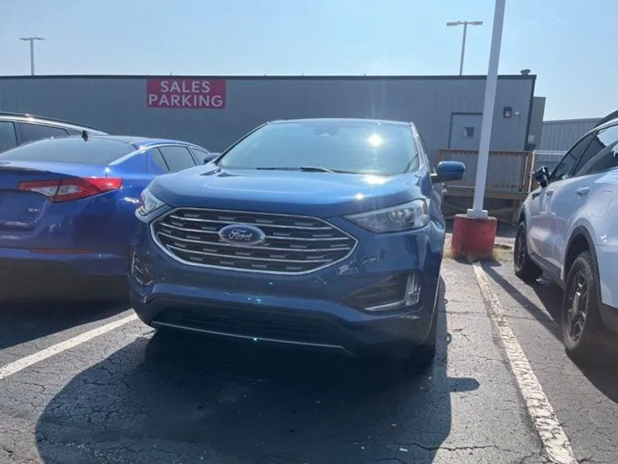 2022 Ford Edge SEL photo 1