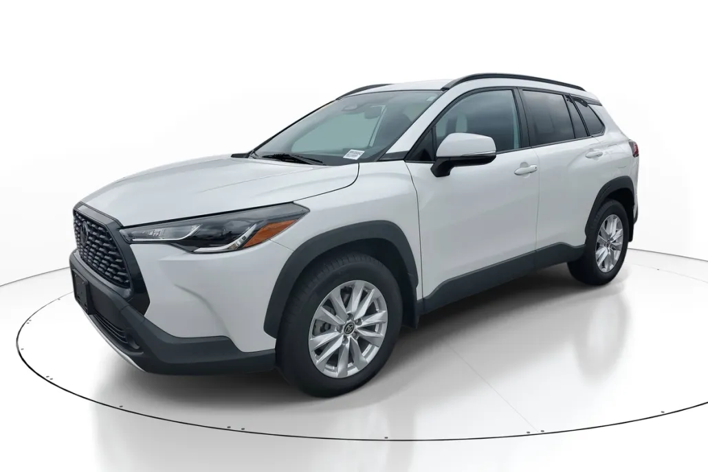 2024 Toyota Corolla Cross LE photo 1