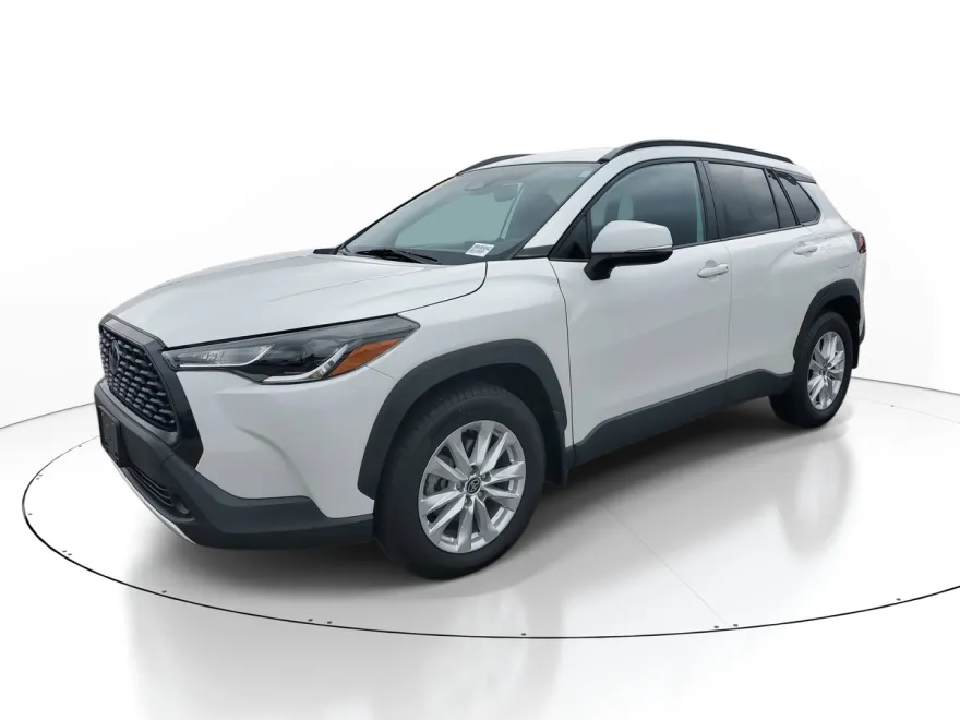 2024 Toyota Corolla Cross LE photo 1