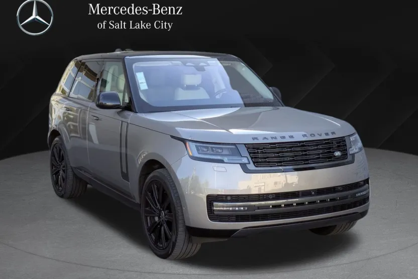 2023 Land Rover Range Rover SE photo 1