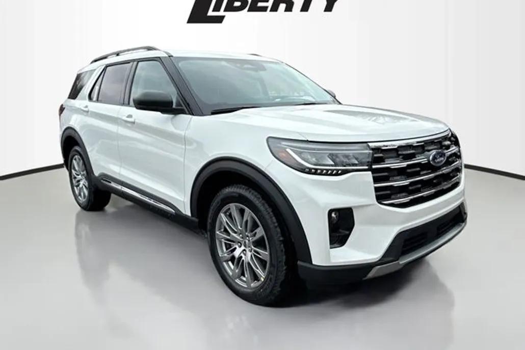 2025 Ford Explorer photo 1