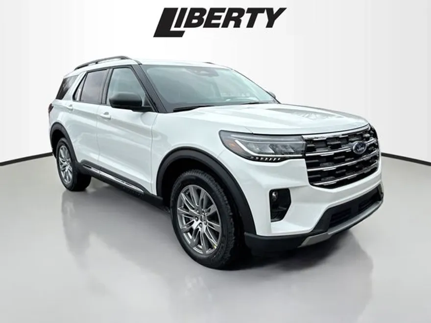 2025 Ford Explorer photo 1
