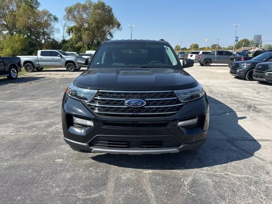 2023 Ford Explorer XLT photo 1