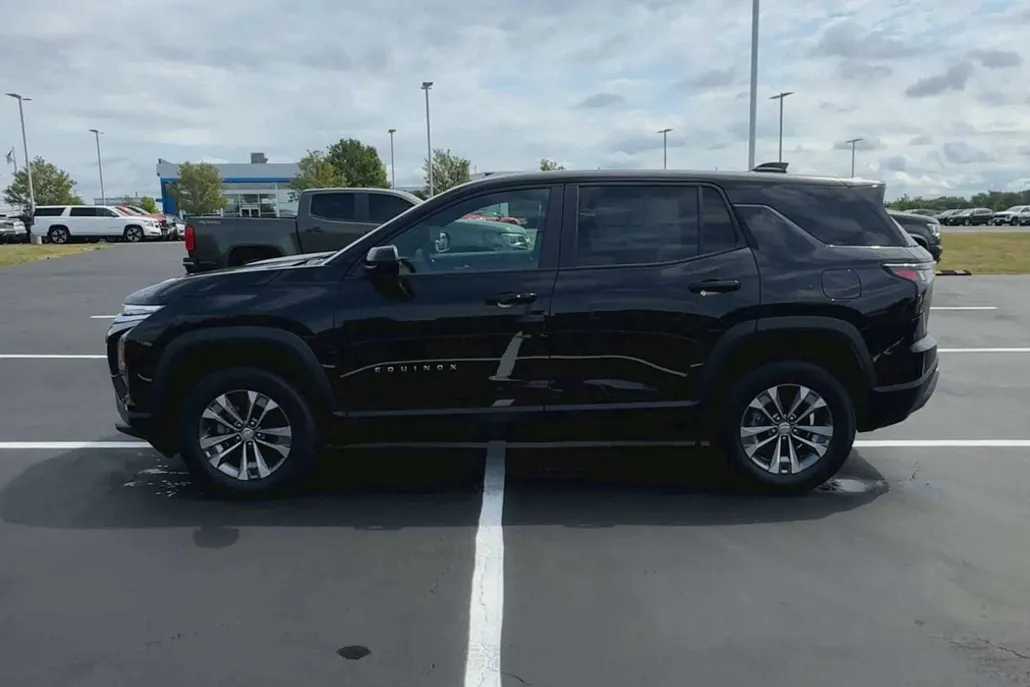 2026 Chevrolet Equinox LT photo 1