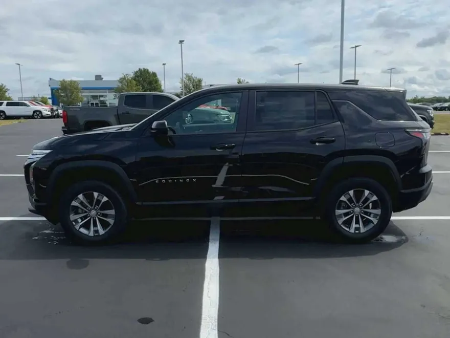 2026 Chevrolet Equinox LT photo 1