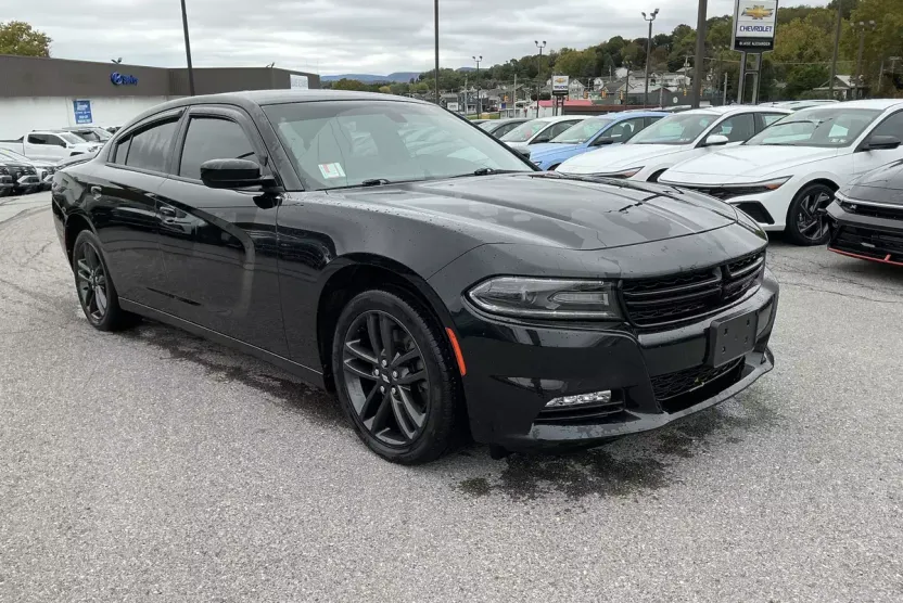 2019 Dodge Charger SXT photo 1