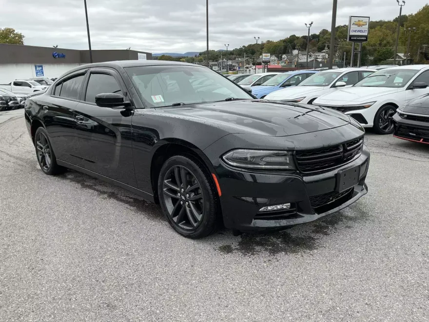 2019 Dodge Charger SXT photo 1