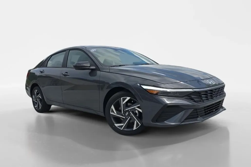 2025 Hyundai Elantra SEL Sport photo 1