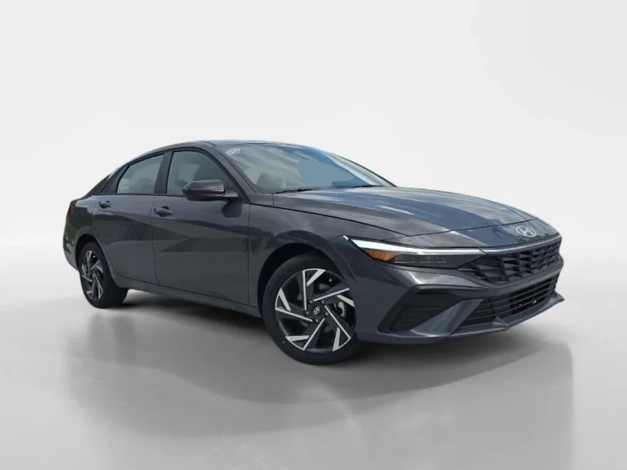 2025 Hyundai Elantra SEL Sport photo 1