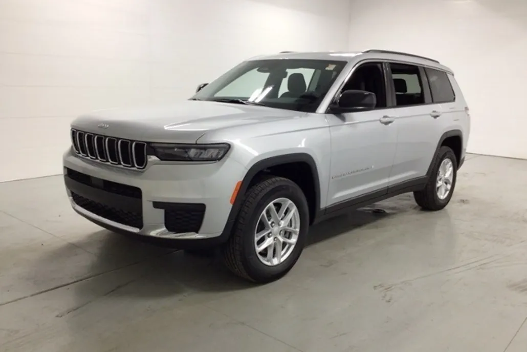 2025 Jeep Grand Cherokee Laredo photo 1