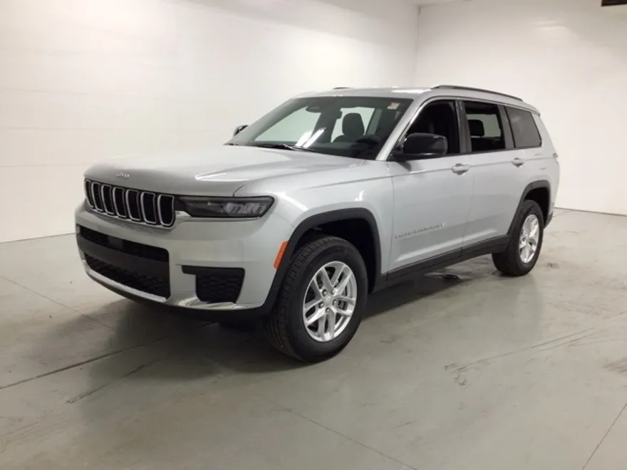 2025 Jeep Grand Cherokee Laredo photo 1