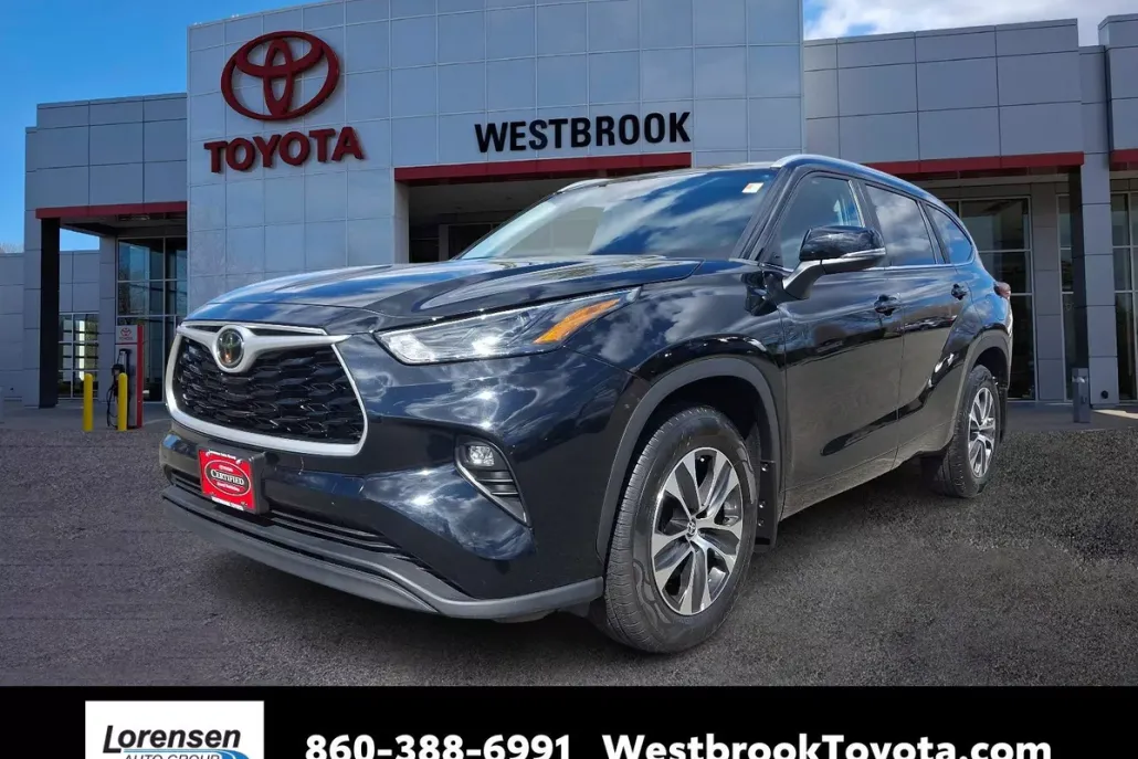 2023 Toyota Highlander XLE photo 1