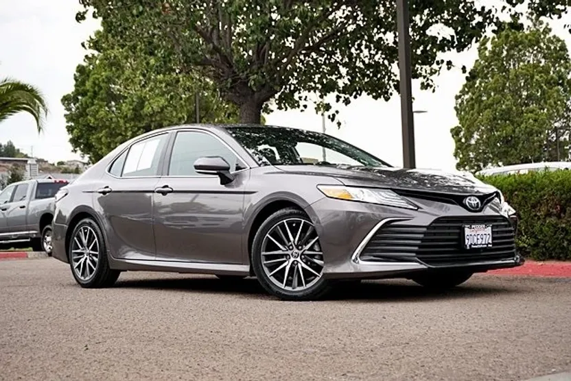 2023 Toyota Camry XLE photo 1