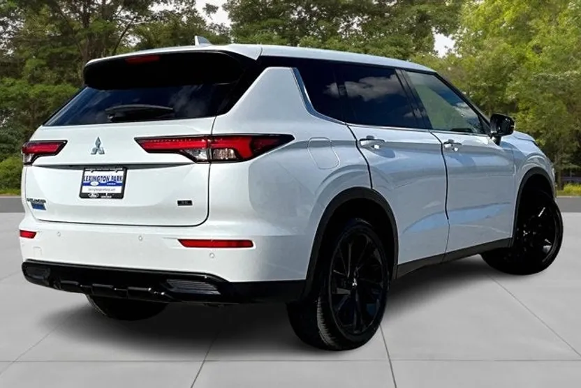 2024 Mitsubishi Outlander SE photo 1