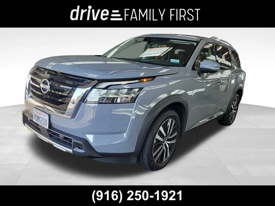 2023 Nissan Pathfinder Platinum photo 1