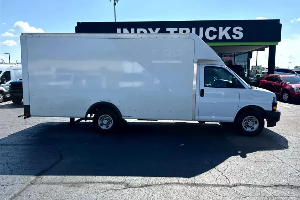2020 Chevrolet Express 3500 Cutaway photo 1
