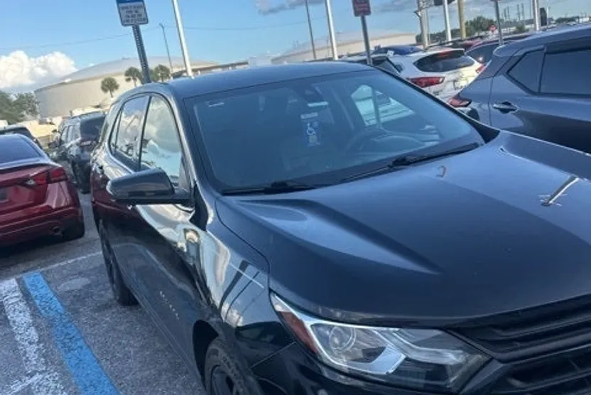 2020 Chevrolet Equinox LT photo 1