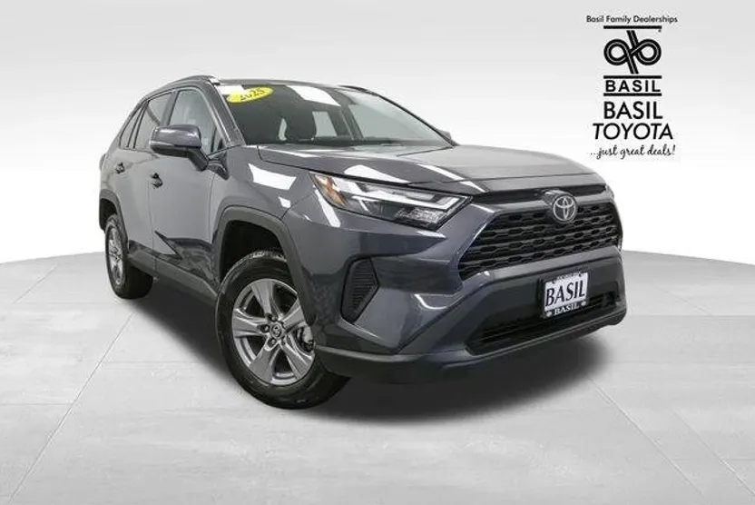 2025 Toyota RAV4 XLE photo 1
