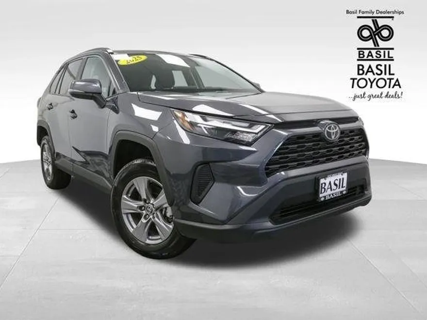 2025 Toyota RAV4 XLE photo 1