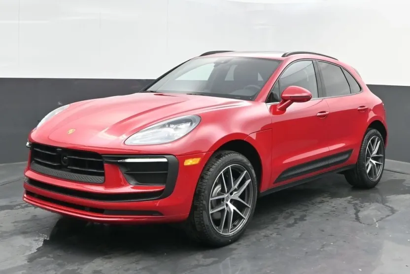 2025 Porsche Macan T photo 1