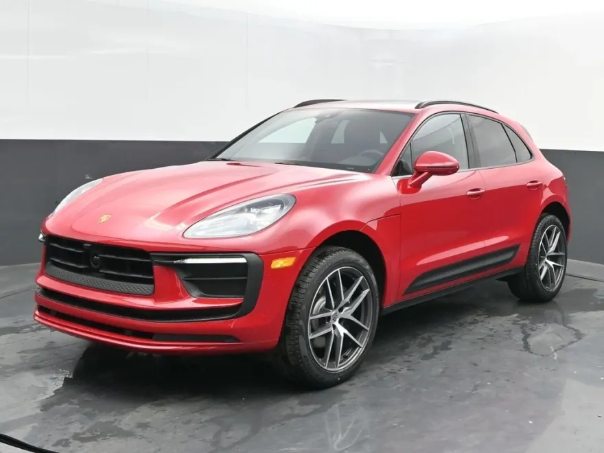 2025 Porsche Macan T photo 1