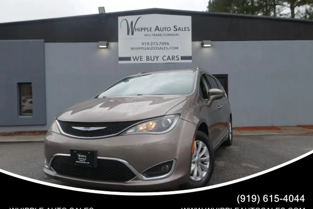 2018 Chrysler Pacifica Touring L photo 1